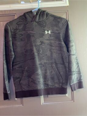 Under Armour Boys' Grey  Camo Hoodie Sweatshirt